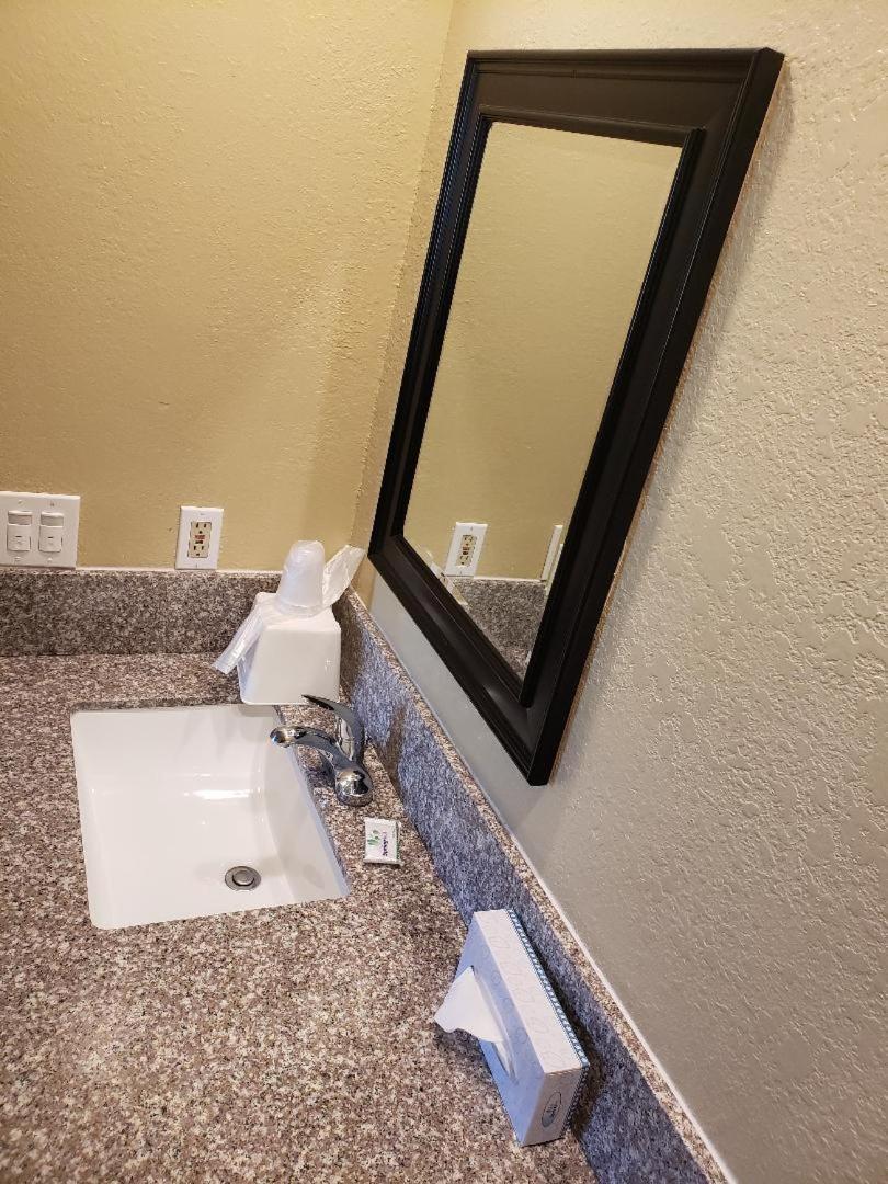 University Inn Fresno Dış mekan fotoğraf