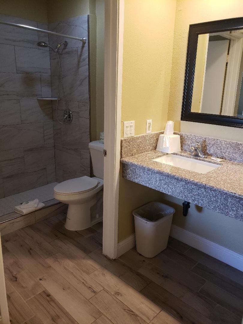 University Inn Fresno Dış mekan fotoğraf